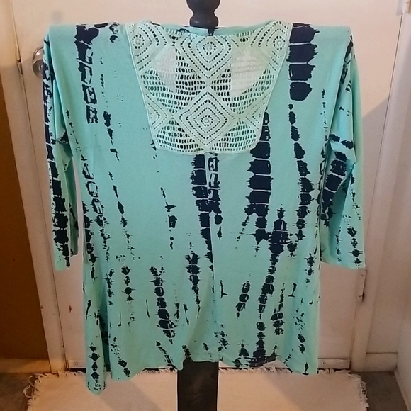 B.L.E.U Blouse - Picture 2 of 5